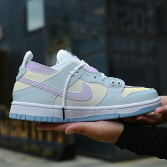 100% authentic box packaging The right shoe size for you Ship it for you within
